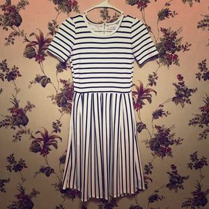 LuLaRoe Amelia XS Blk Wht Stripe